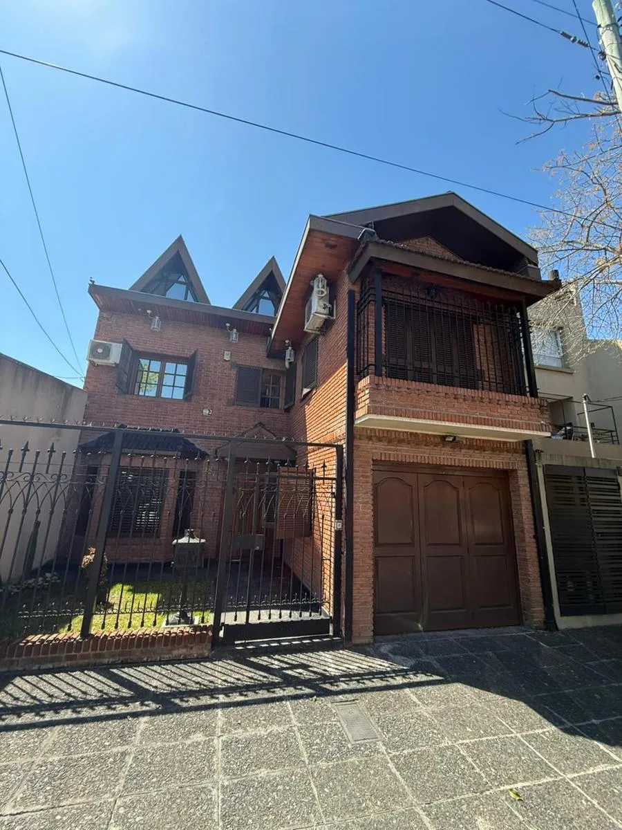 Chalet de 7 ambientes con 4 dormitorios en Olivos