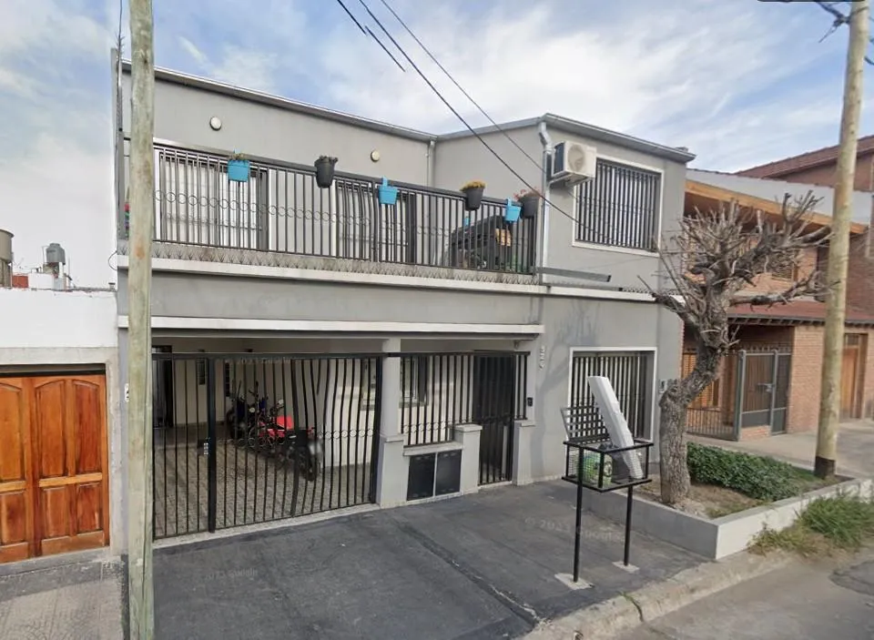Ground-floor PH-style apartment with 3 bedrooms in Ramos Mejía