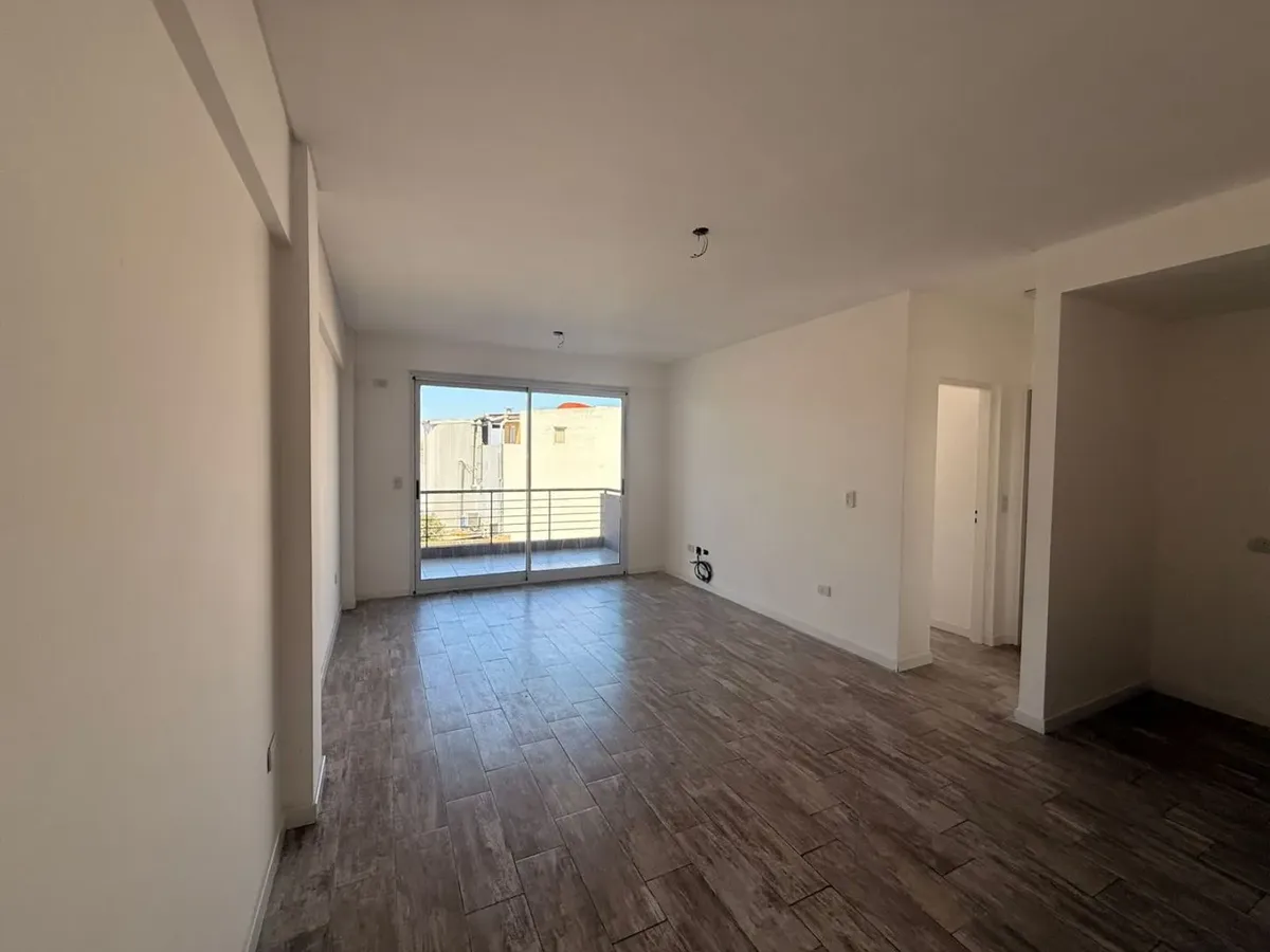 Departamento de 2 ambientes con cochera en Avellaneda