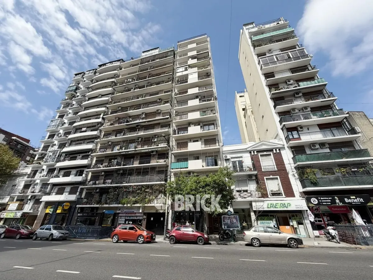 Apartamento de 2 ambientes de fundos com varanda em Balvanera