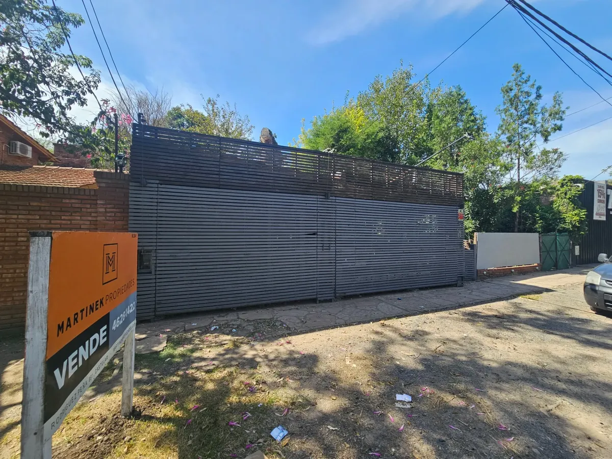 Apartamento com 2 dormitórios e local comercial em Ituzaingó