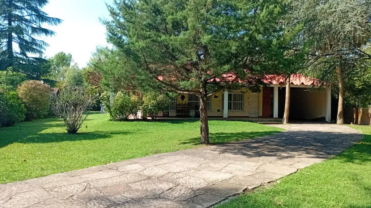 Quinta house with pool and large garden near Buenos Aires