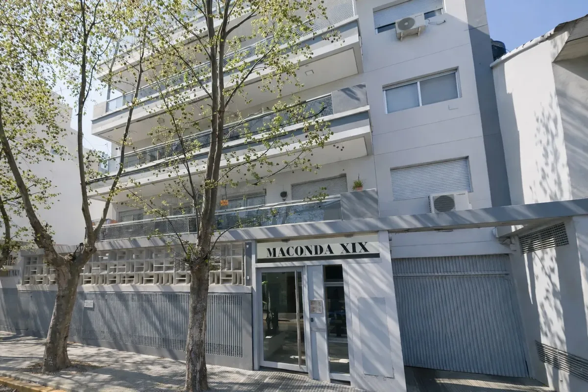 Two-room apartment with parking and balcony in Bernal Centro, Quilmes