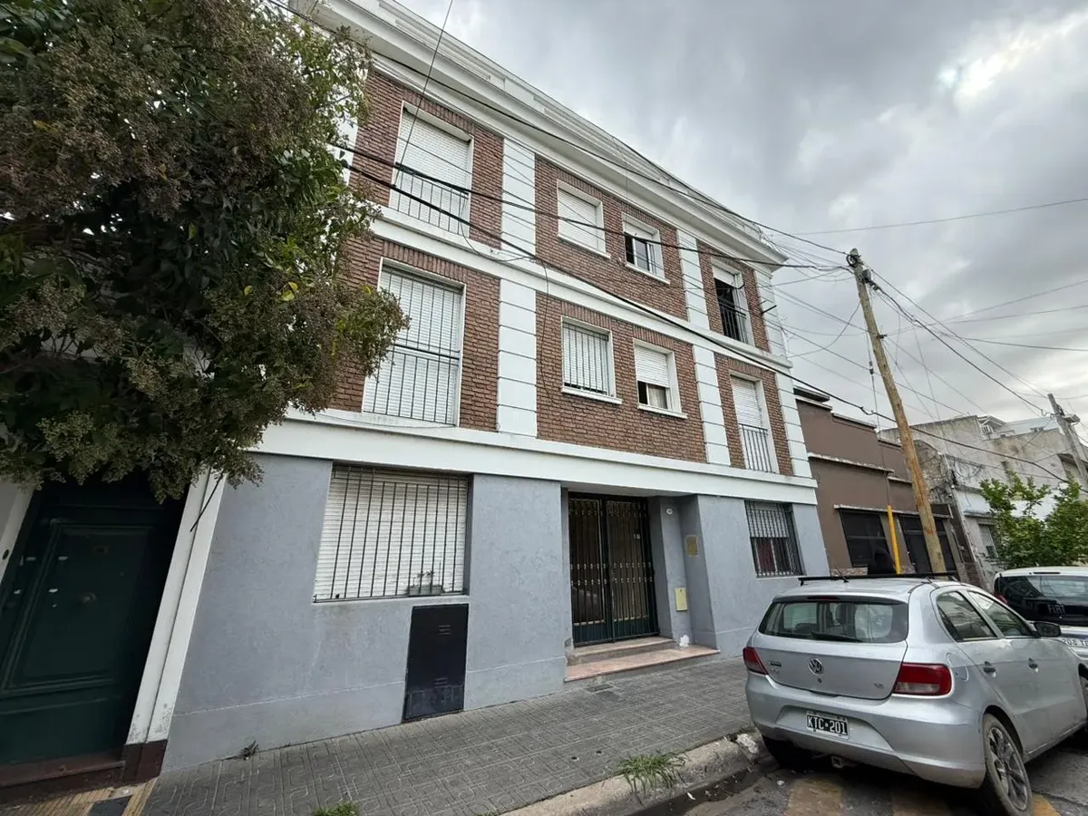 Departamento de 3 ambientes con balcón francés en Avellaneda
