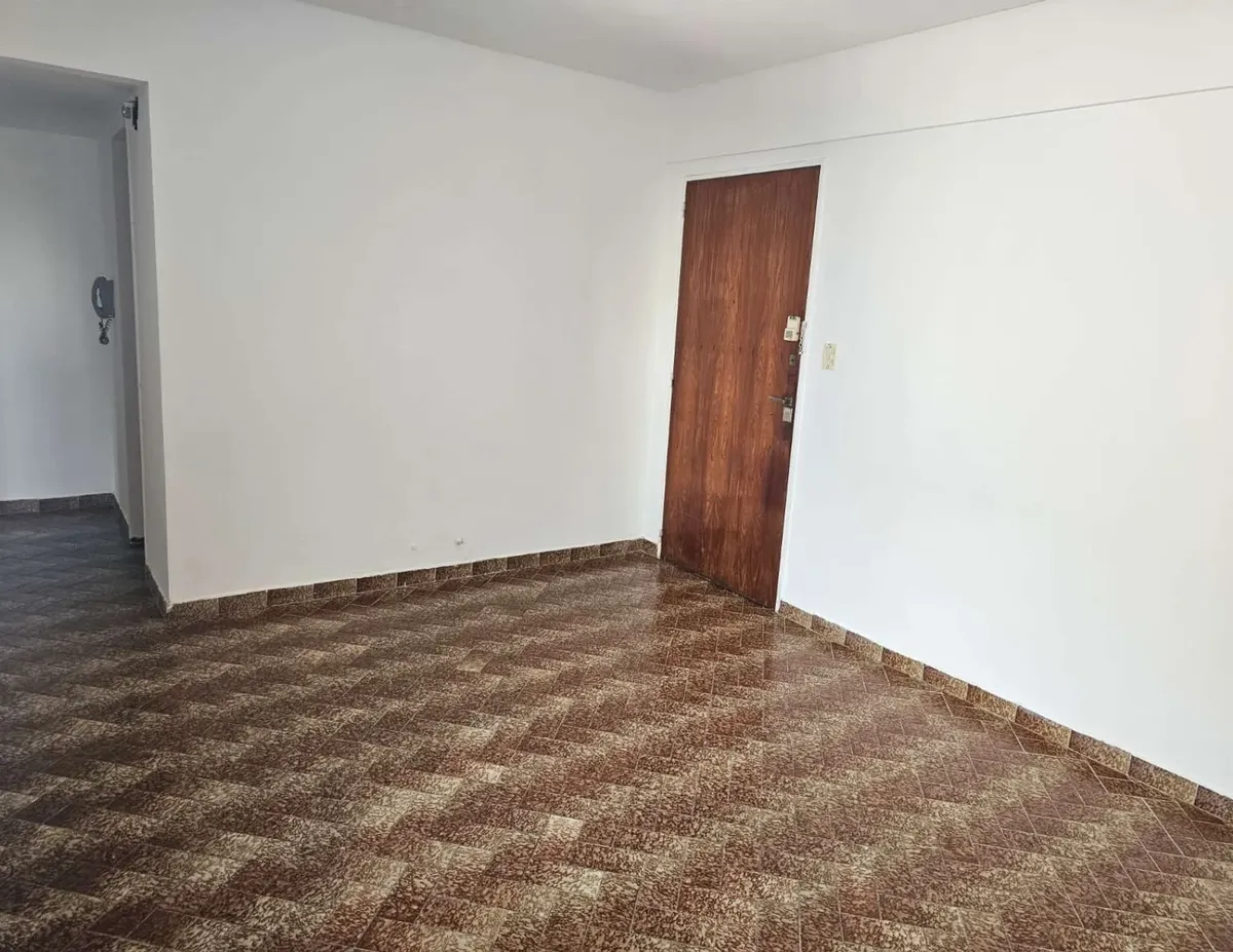 Departamento de 3 ambientes al frente en Villa del Parque