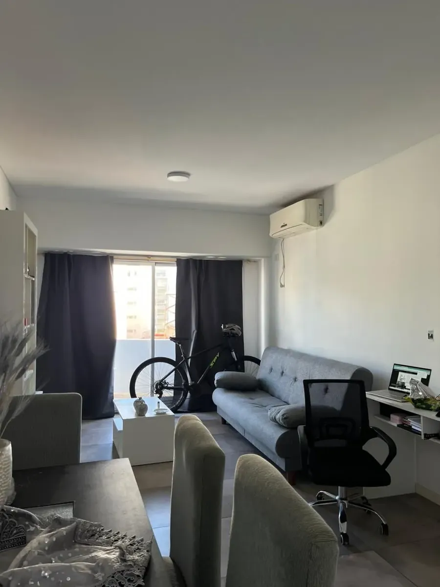 Quarto para alugar em apartamento de 2 dormitórios em Colegiales