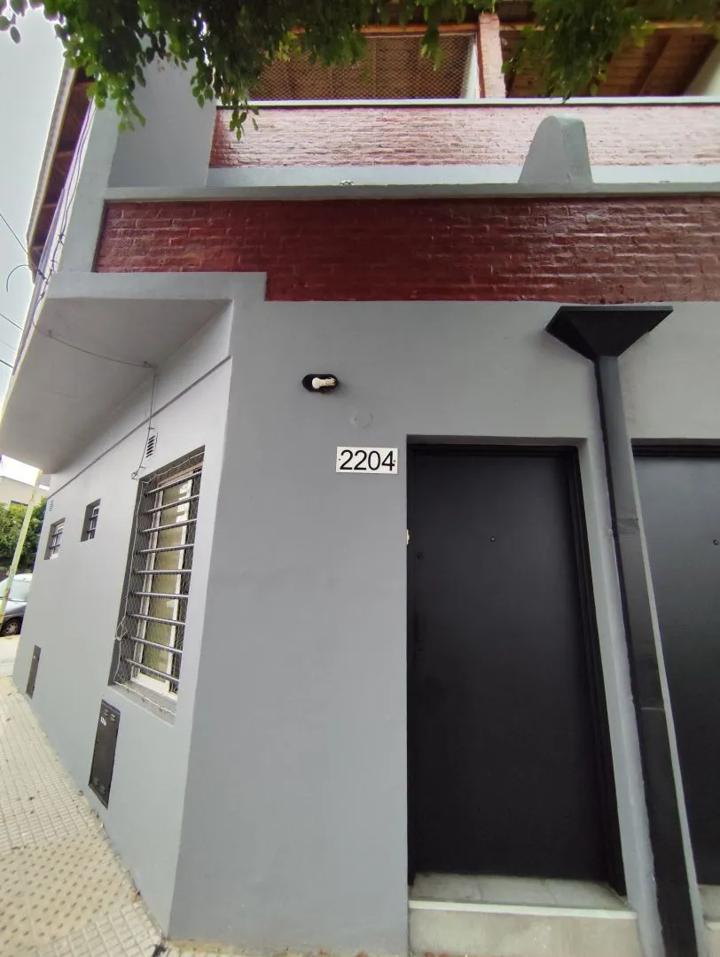 Трёхкомнатная квартира-триплекс с отдельным входом в Mataderos