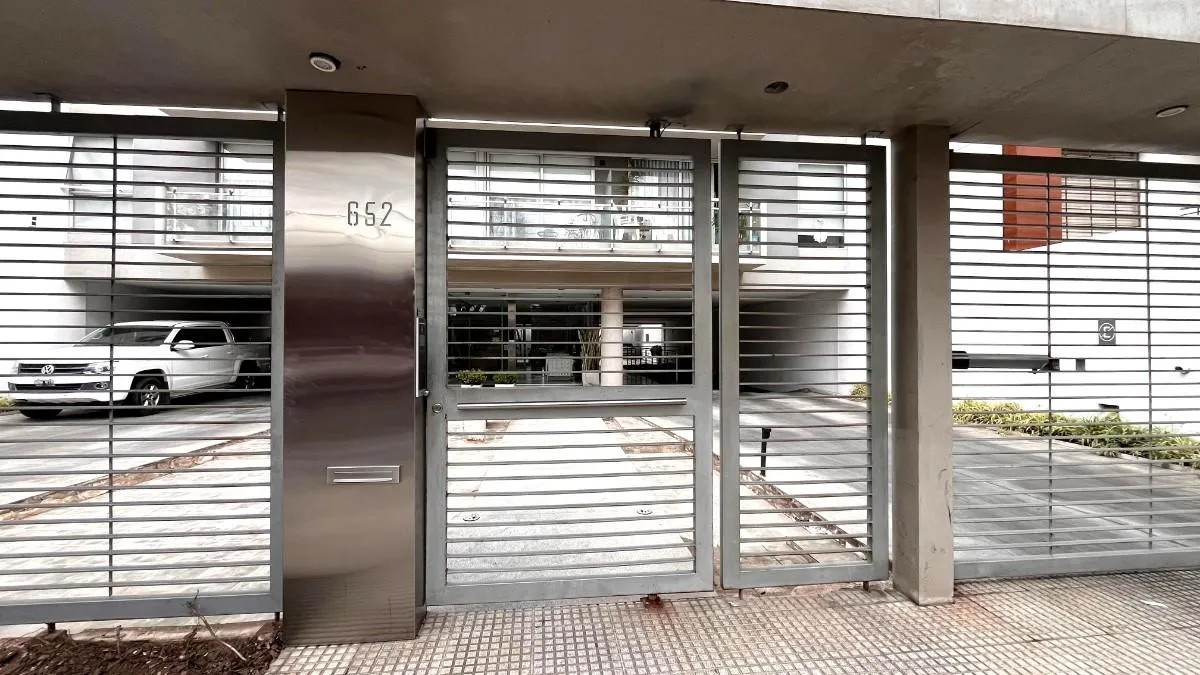 Apartamento de dois ambientes com vaga de garagem em Morón