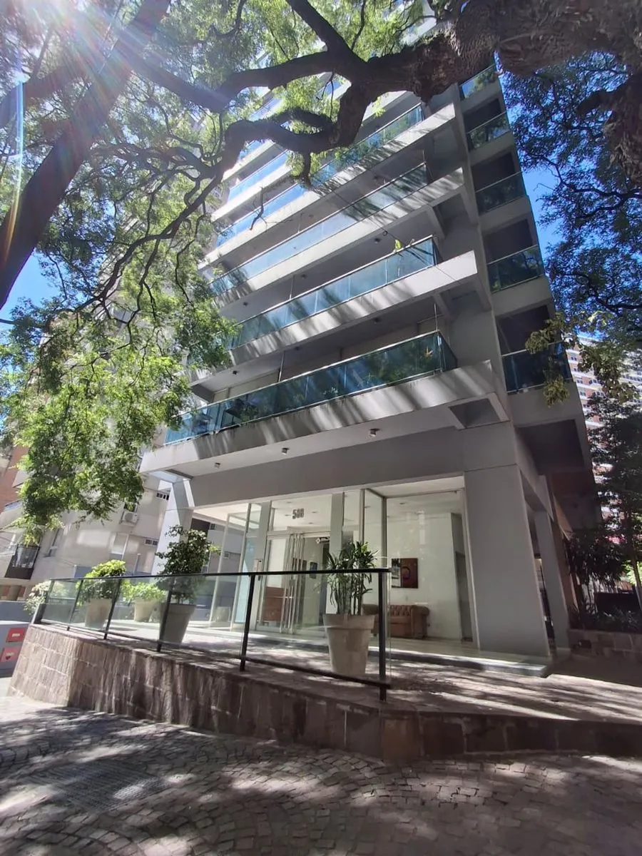 Apartamento mobiliado de três quartos em Olivos com garagem