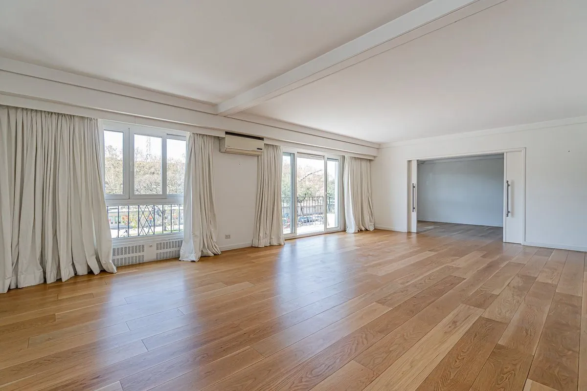 Apartamento de 6 ambientes com 5 dormitórios em Palermo