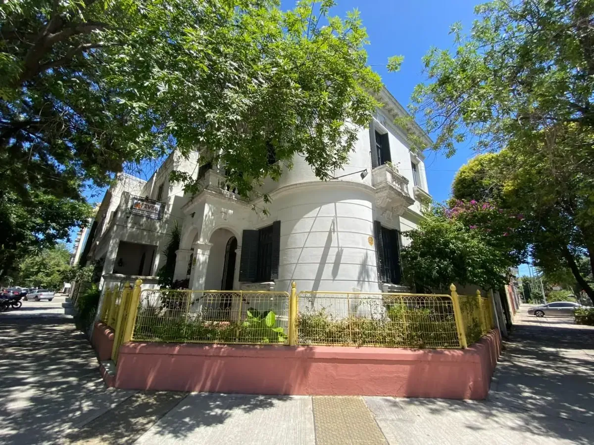 Casa de 5 ambientes con terraza y garage en Villa Urquiza