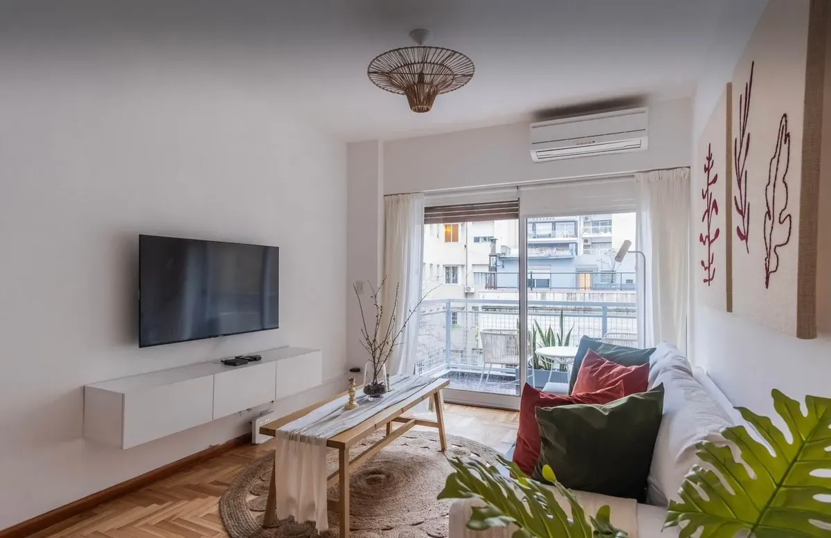 Two-bedroom apartment in Recoleta