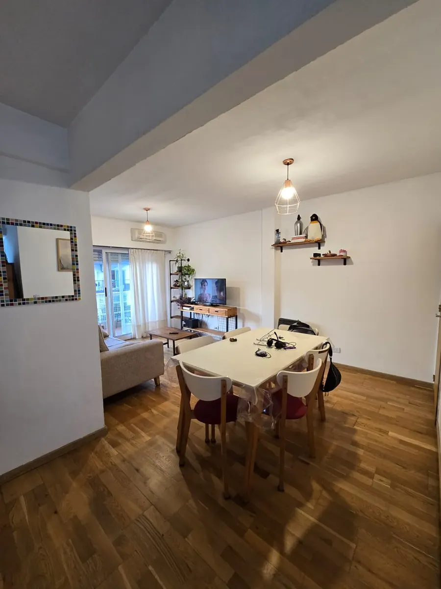 Меблированная двухкомнатная квартира с балконом в Villa Crespo