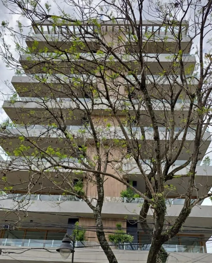 Semipiso de 4 ambientes con cochera en San Isidro centro