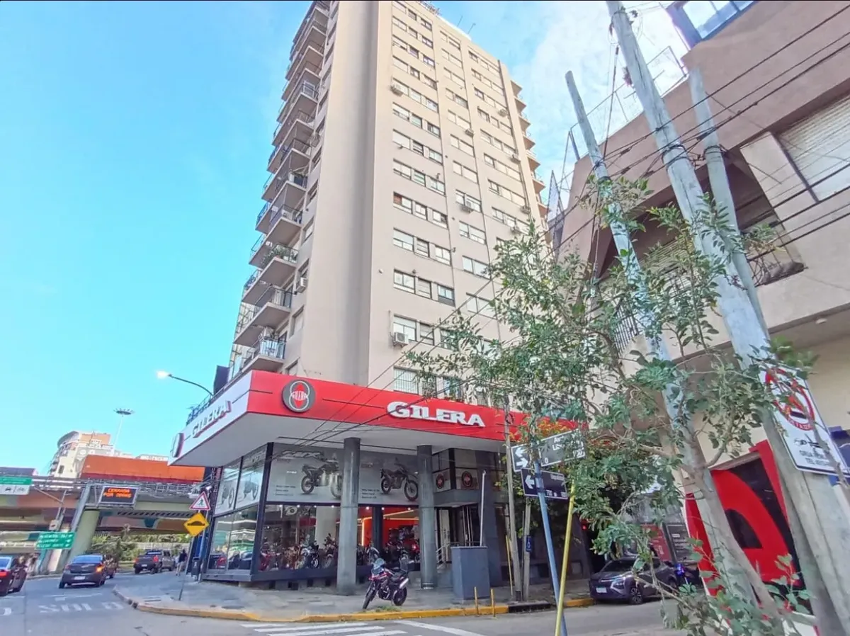 Меблированная квартира с 1 спальней и балконом в Vicente López