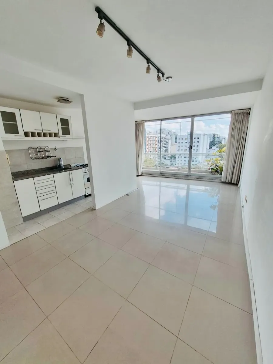 Квартира с 1 спальней и балконом в Flores