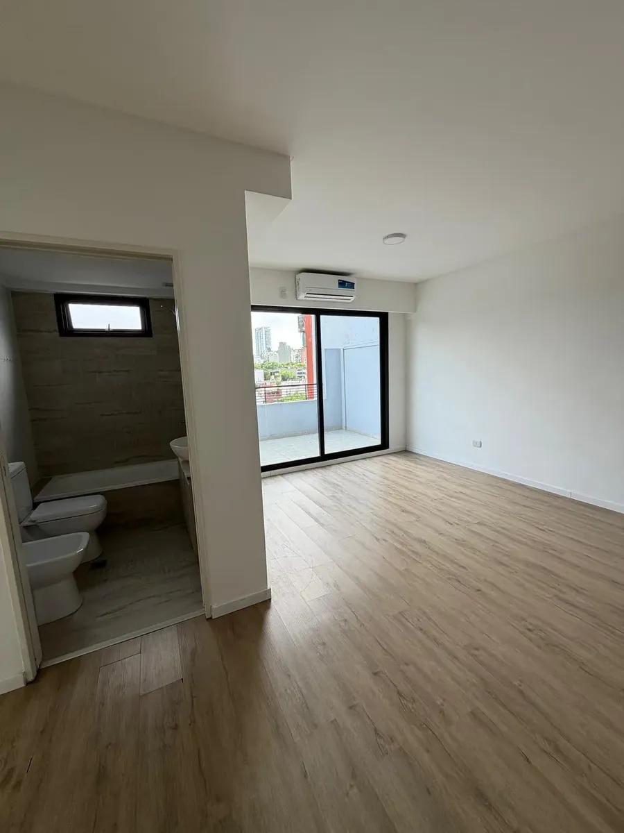 Полуэтажная квартира с балконом-террасой и 1 спальней в Saavedra