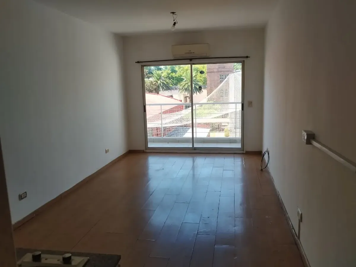 Квартира-студия с балконом в Flores