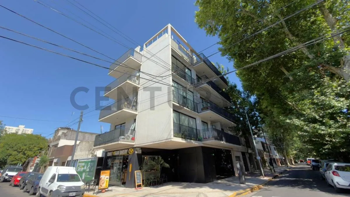 Kitnet com varanda e piscina em Saavedra