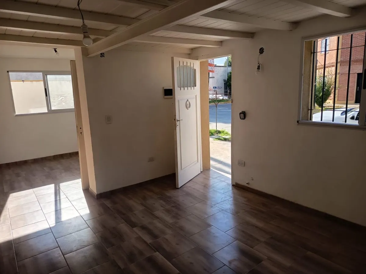New four-room PH with independent entrance in Lomas de Zamora