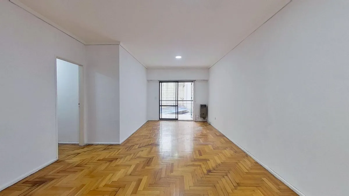 Apartamento de 3 ambientes com varanda e pátio em Almagro