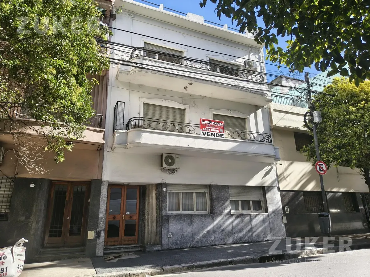 Departamento de 2 ambientes por escalera en Balvanera