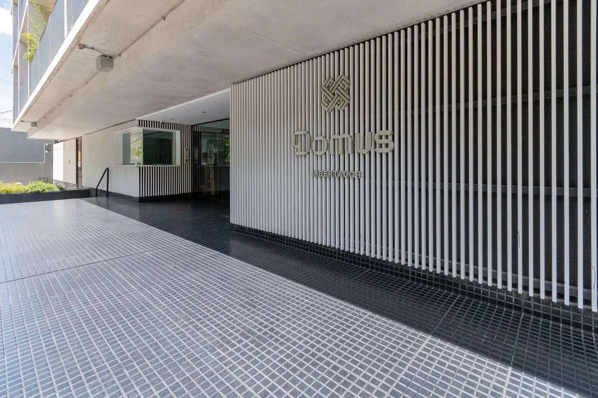 Apartamento de dois ambientes com vaga de garagem em Olivos