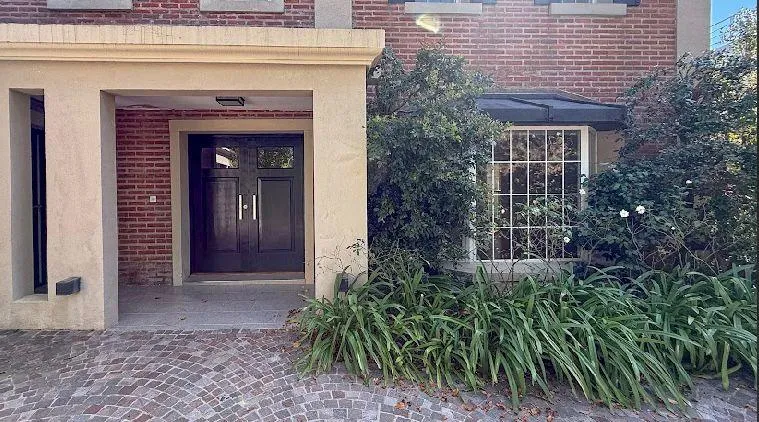 Two-storey house for sale or rent in Castores, Nordelta