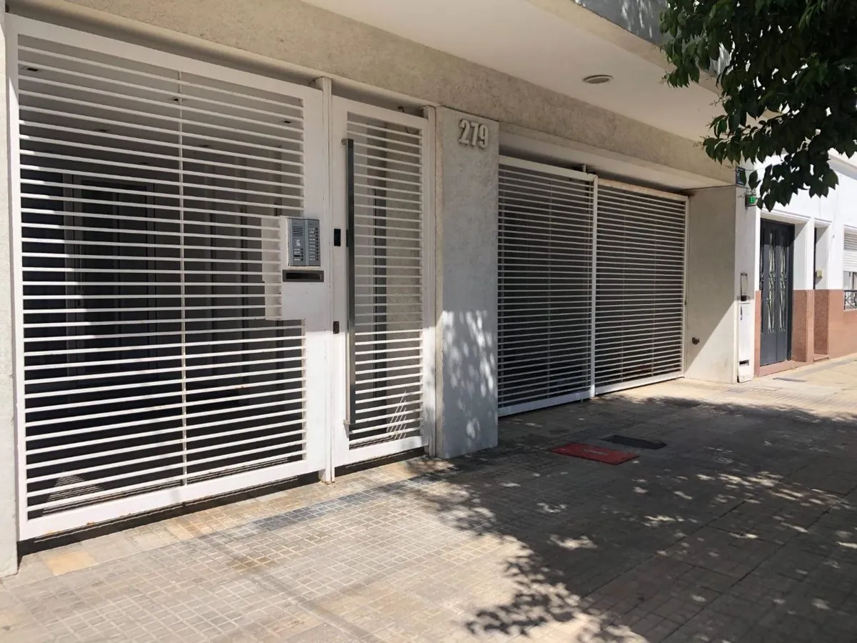 Apartamento de dois dormitórios com vaga de garagem em La Plata