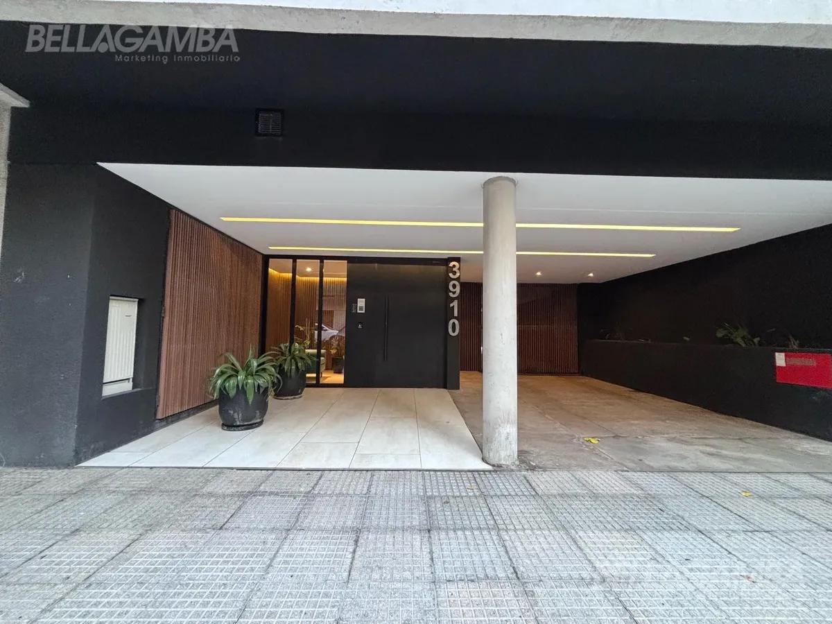 Apartamento tipo kitnet em Chacarita com varanda de fundos