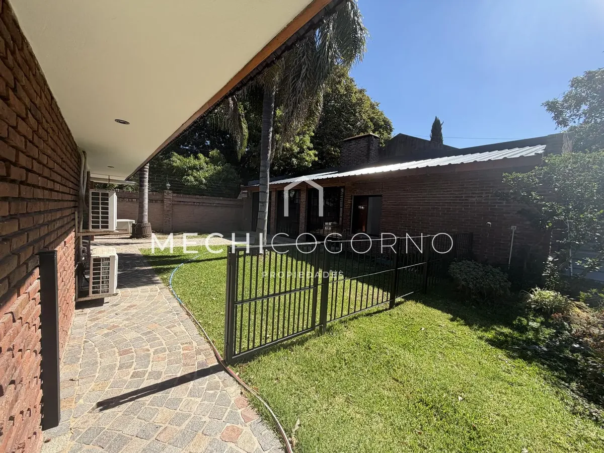 Дом с 3 спальнями, бассейном и гриль-зоной в Beccar