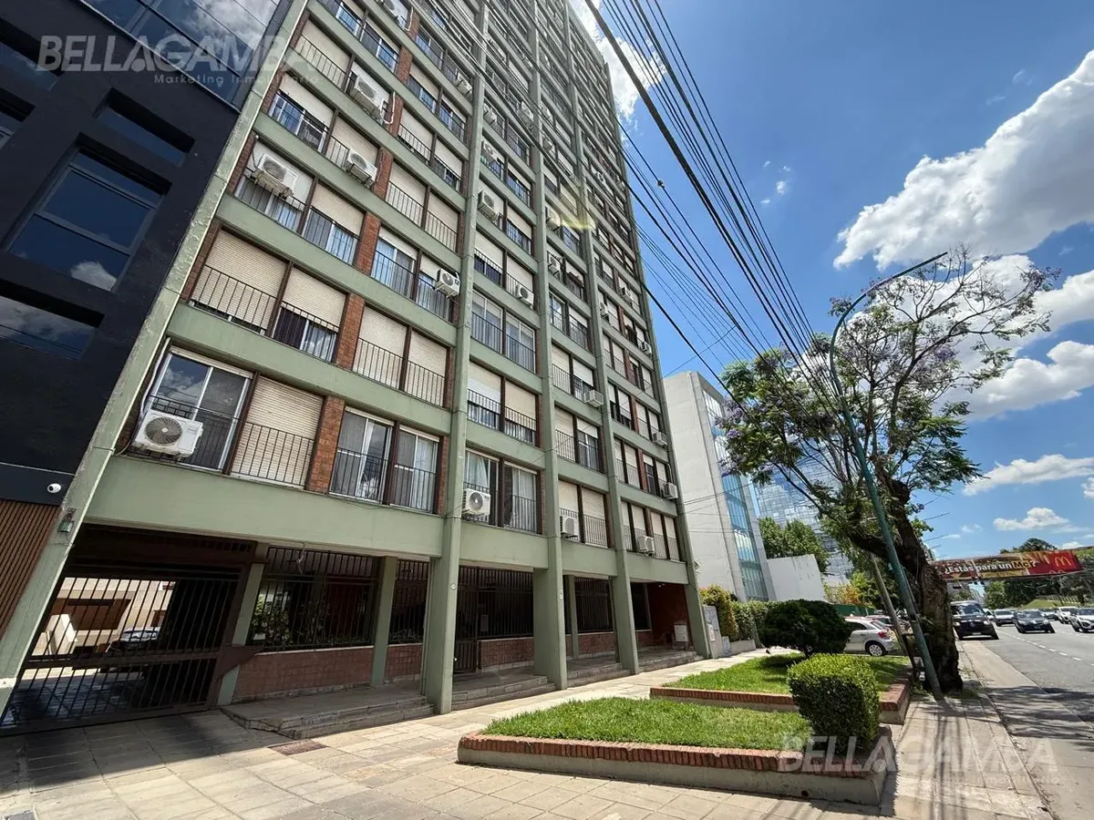 Четырёхкомнатная квартира в Vicente López с парковочным местом