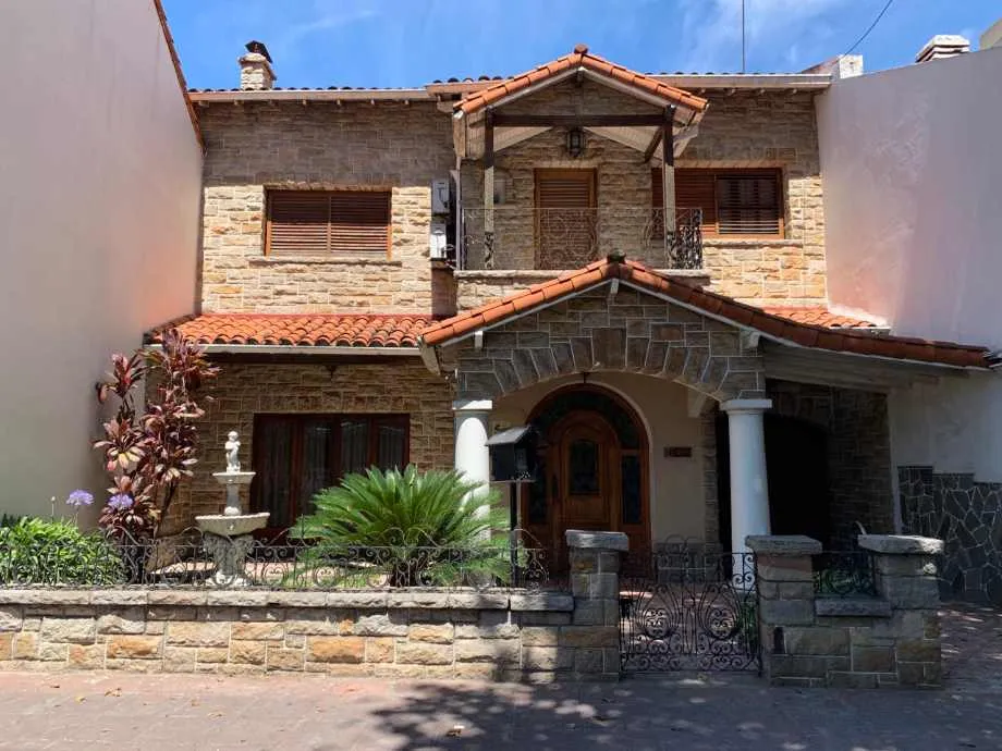 Дом на 4 спальни в аренду в Wilde Centro, Avellaneda