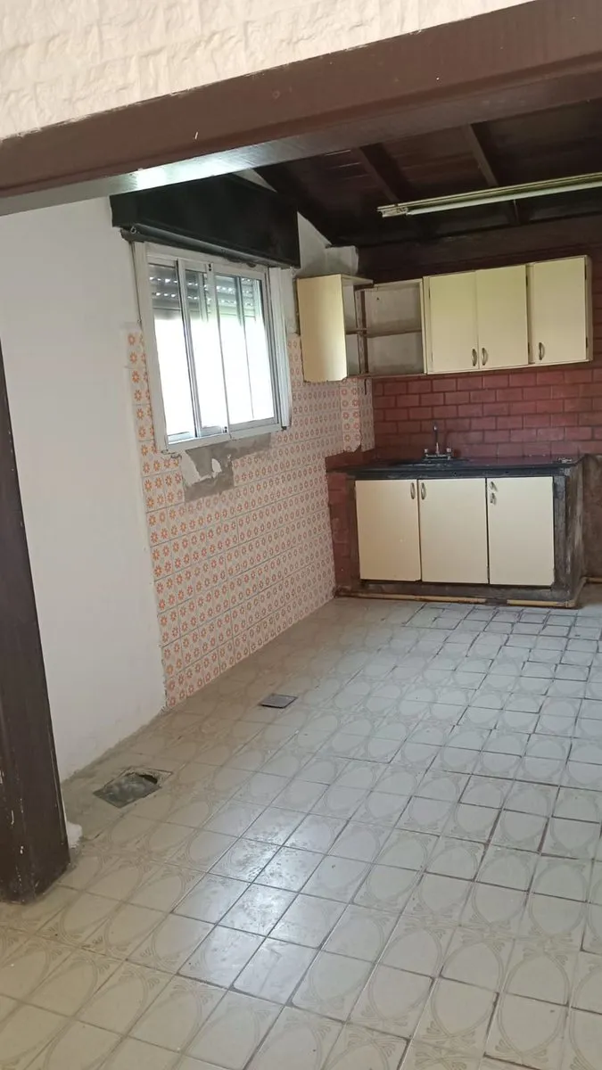 PH de 2 ambientes com 1 dormitório, garagem e pátio em Lanús