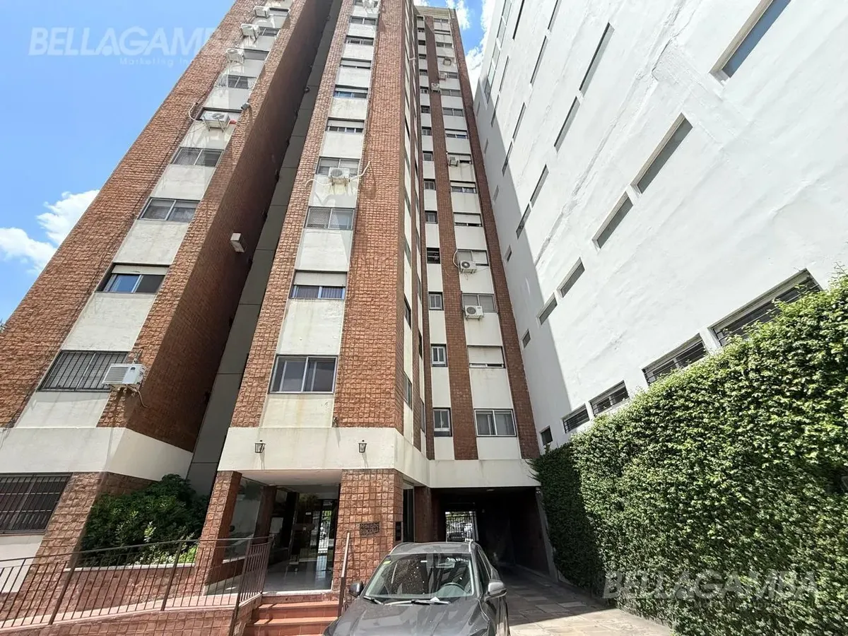 Квартира с 4 спальнями и парковочным местом в Vicente López