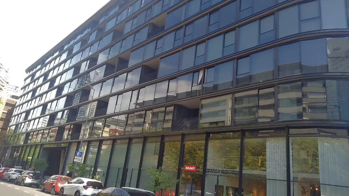Трёхкомнатная квартира с парковочным местом в Puerto Madero