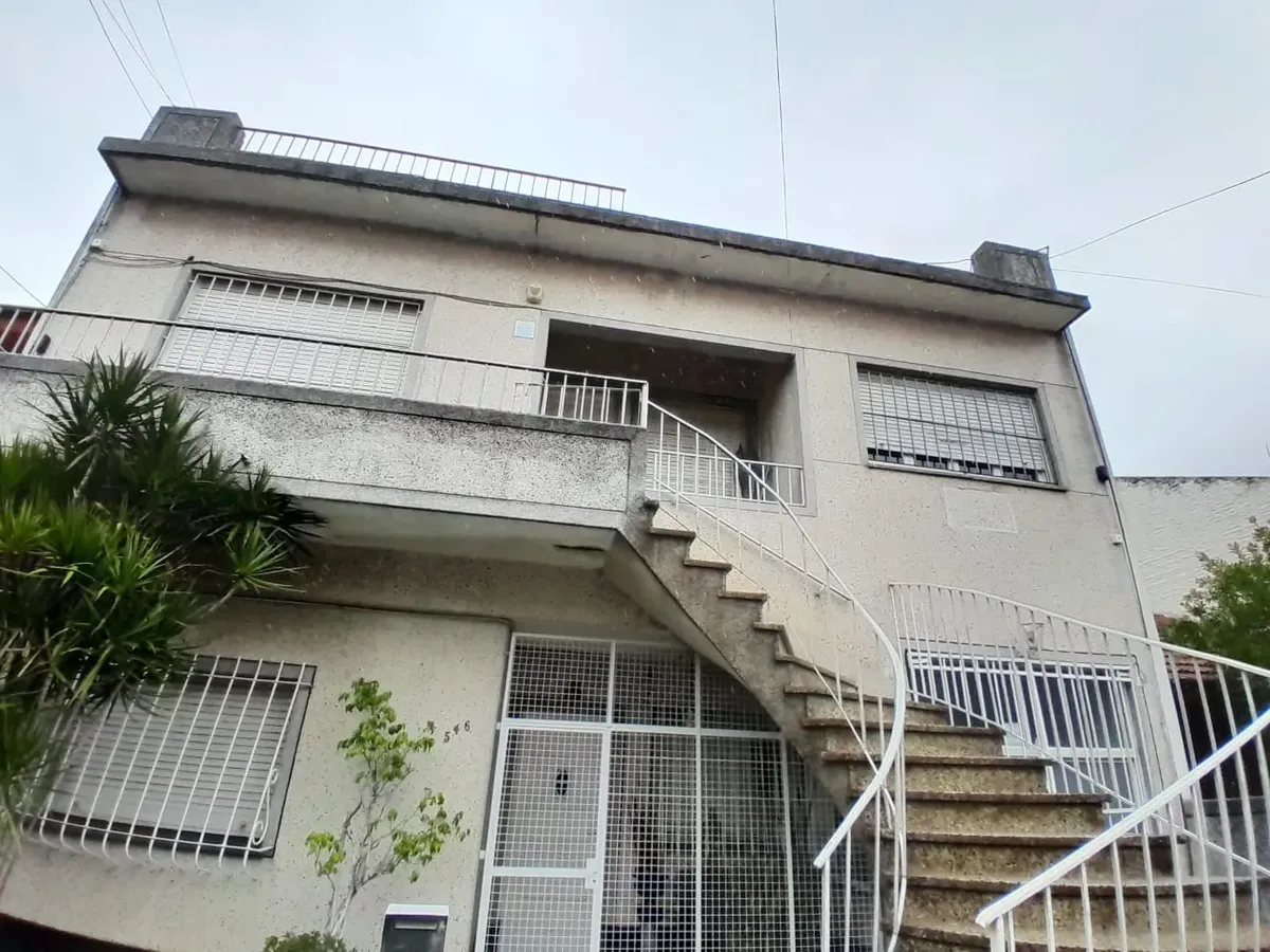PH de 4 ambientes en Ramos Mejía con balcón y terraza