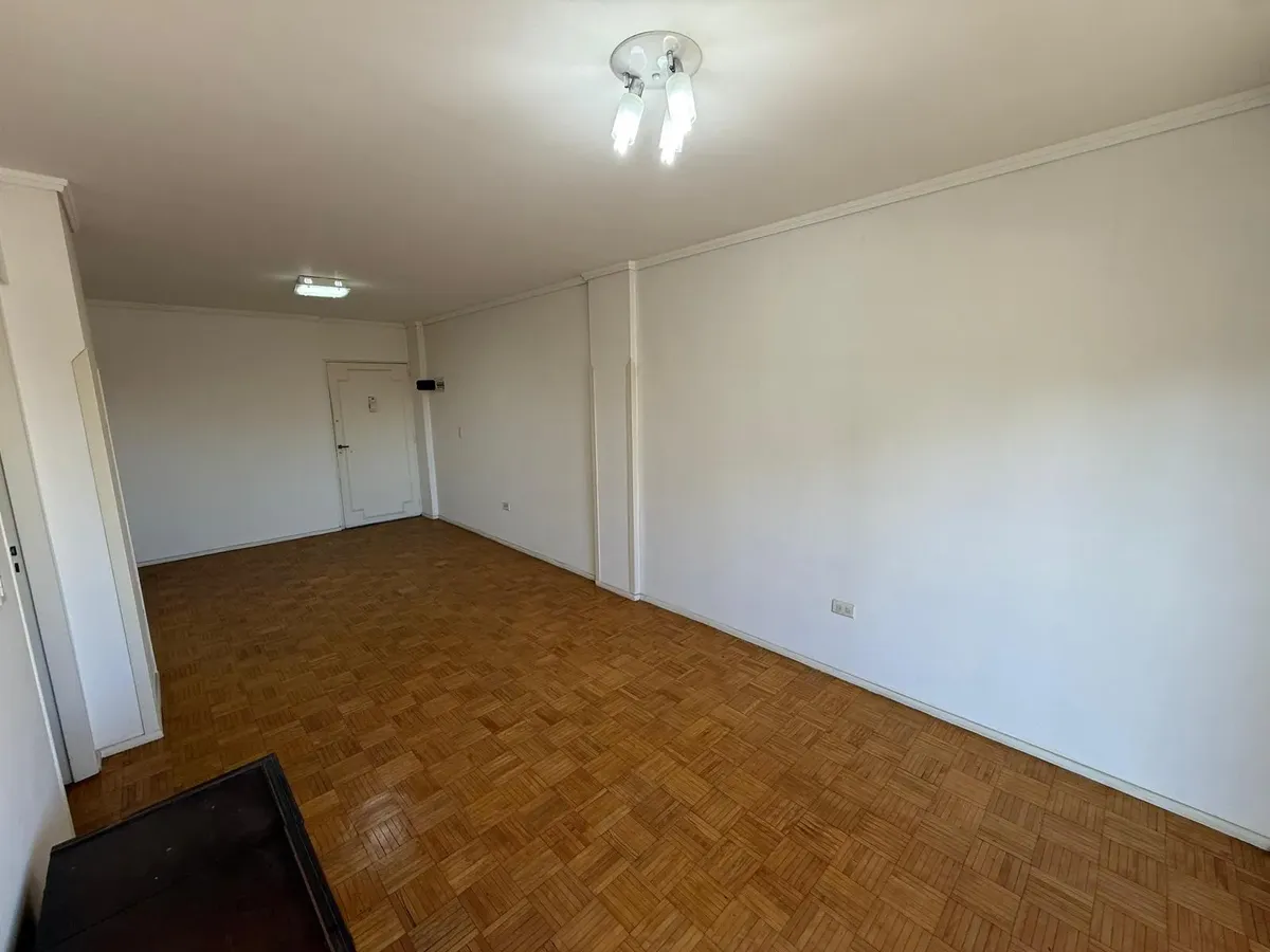 Apartamento de três dormitórios em Lanús Este