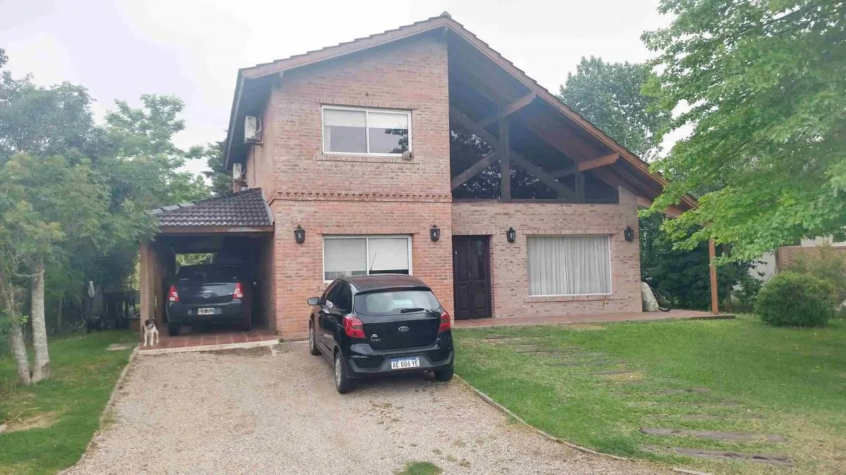 Дом в стиле шале с 4 спальнями в Tigre, Santa Bárbara