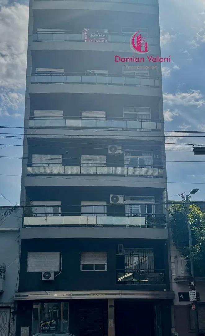 Двухкомнатная квартира с балконом-террасой в Villa del Parque