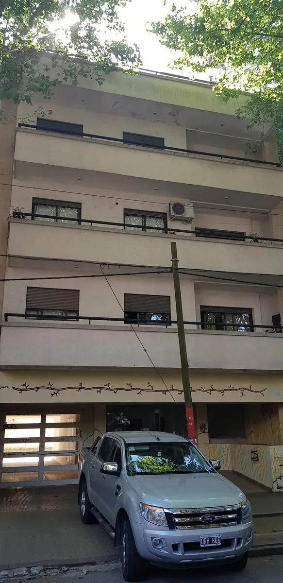 Apartamento de dois dormitórios em La Plata com vaga de garagem