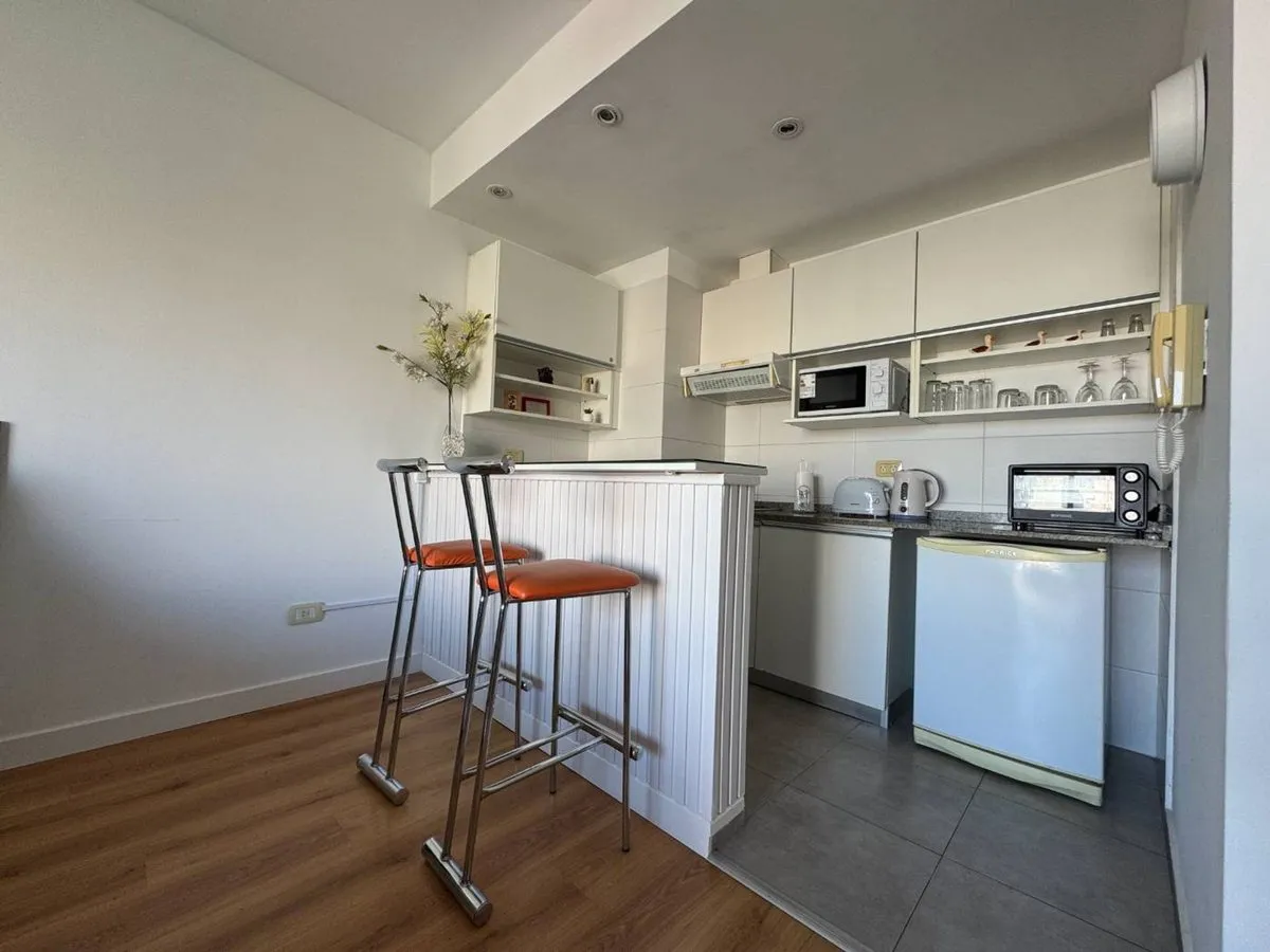 Kitnet mobiliada em Balvanera com varanda