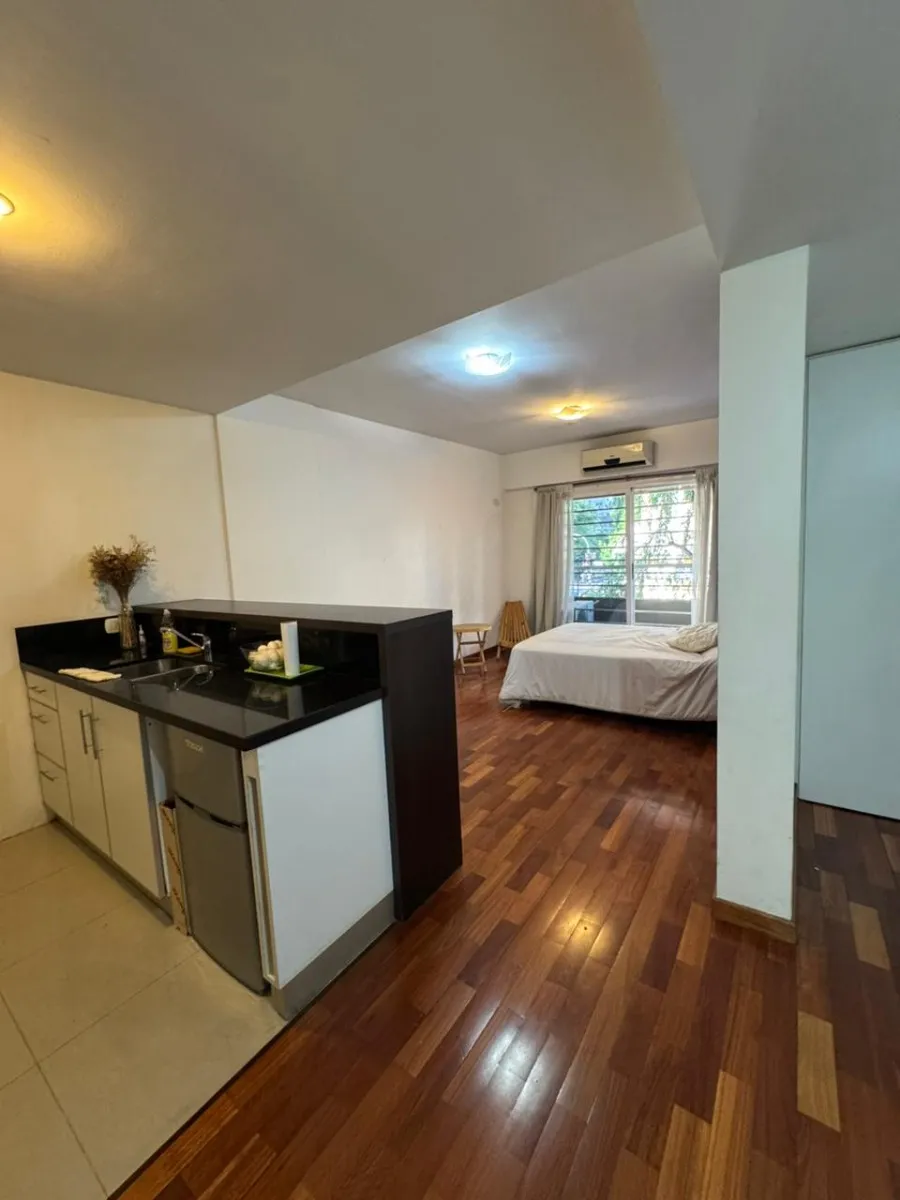 Monoambiente amoblado con balcón en Caballito