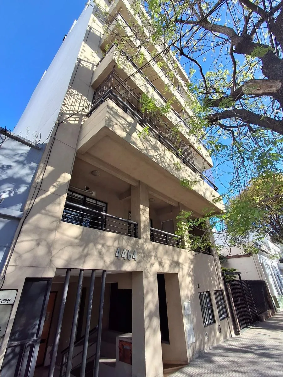 Kitnet com varanda de frente em Villa Devoto