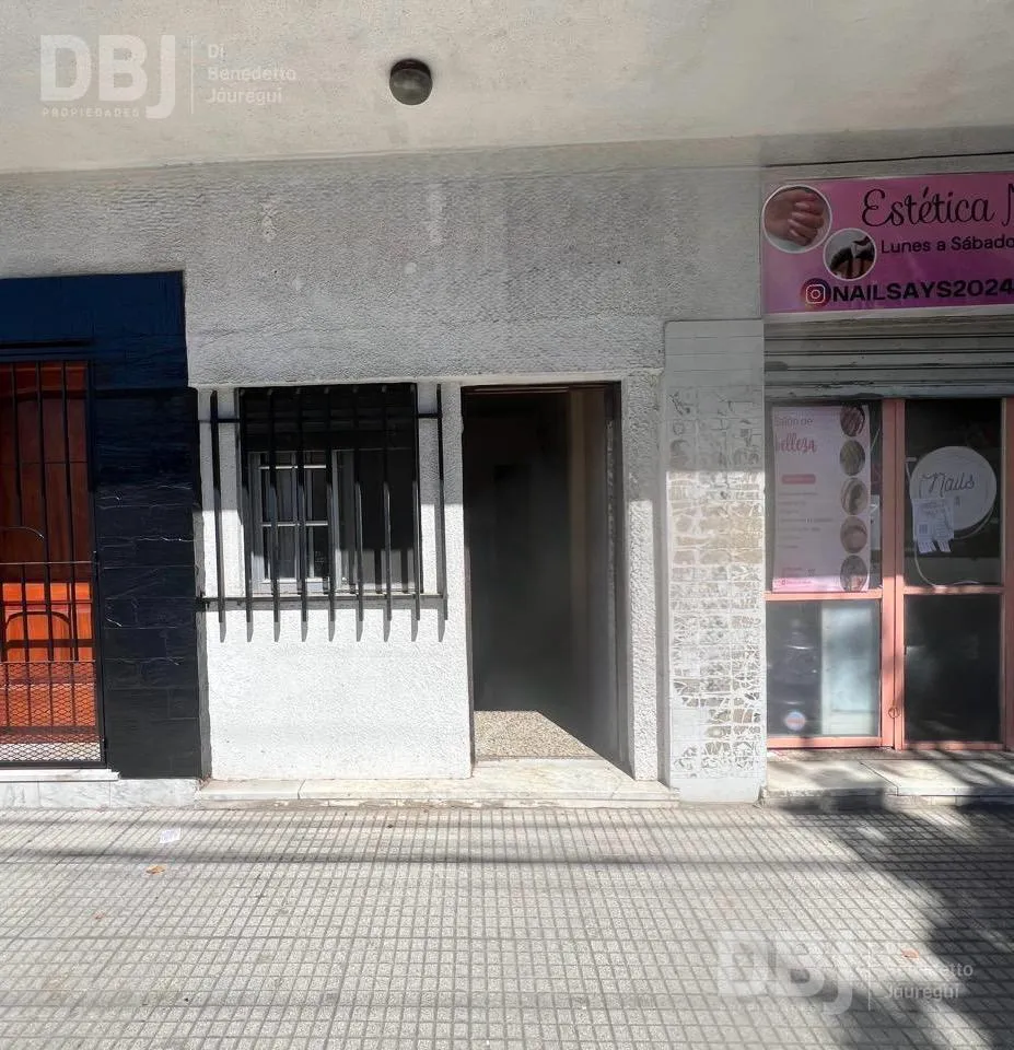 Monoambiente en planta baja al frente en Villa Lugano