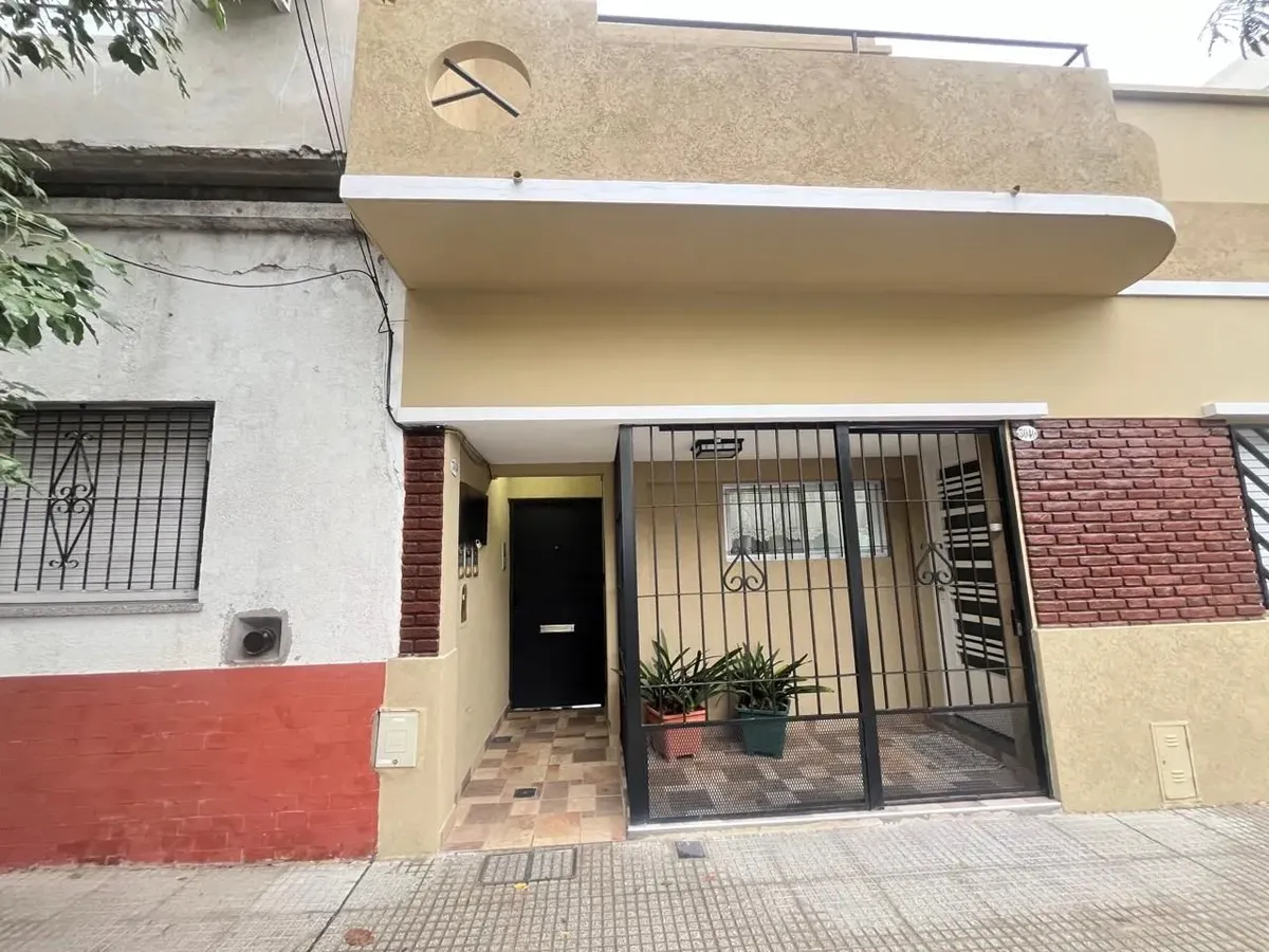 Apartamento tipo casa de 2 ambientes com 1 dormitório em Flores