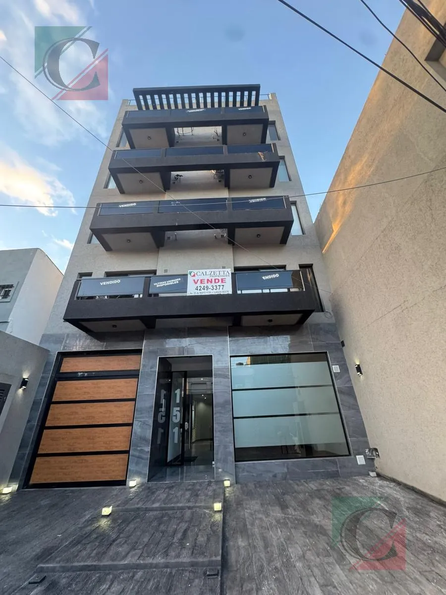 Apartamento de dois ambientes com varanda em Lanús