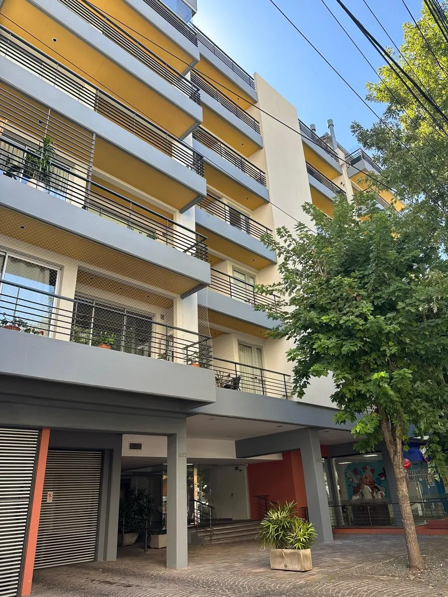 Apartamento de dois ambientes com vaga de garagem em Vicente López