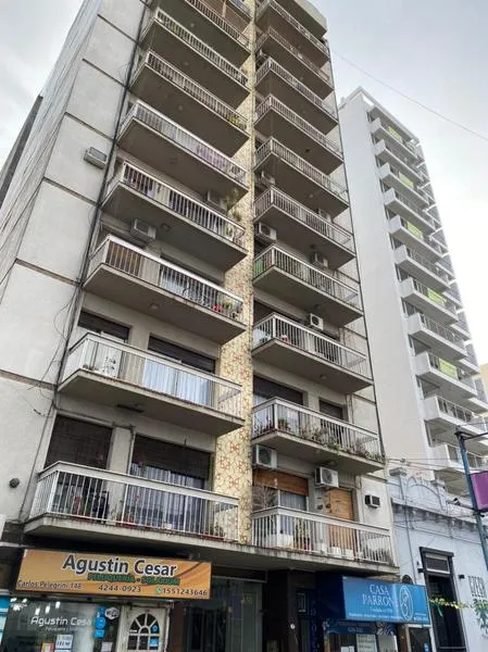 Front-facing three-room apartment in Lomas de Zamora Oeste