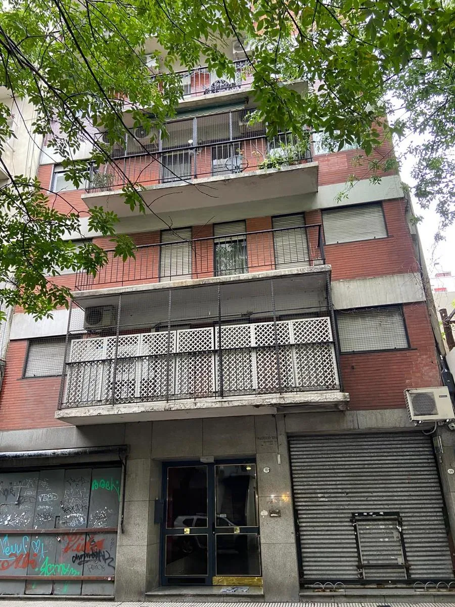 Apartamento de 2 ambientes com 1 quarto e dois pátios em Balvanera